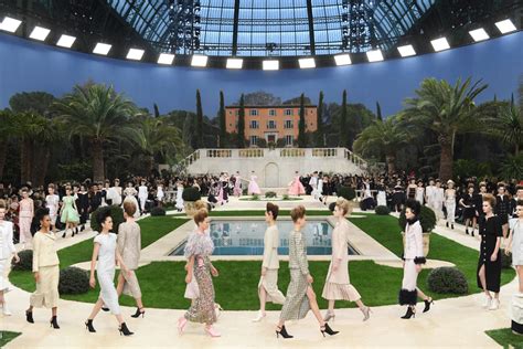 chanel couture pool christian